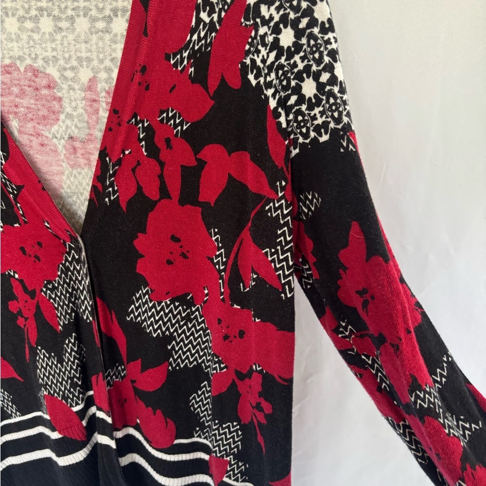 Chico’s Floral Red Black White sweater Cardigan 2 - Picture 4 of 7